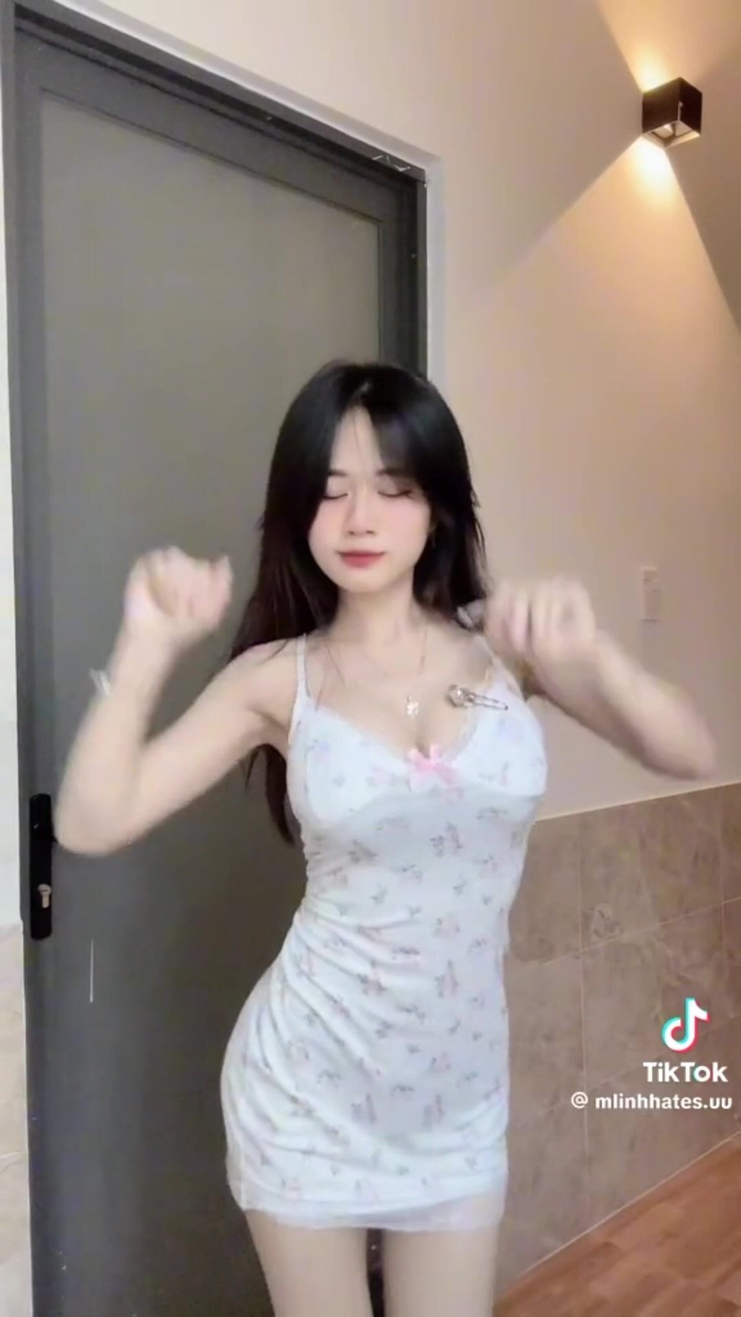 clip hot tiktoker mlinh 500k fl làm tình cực cuốn cùng người yêu - phần 2